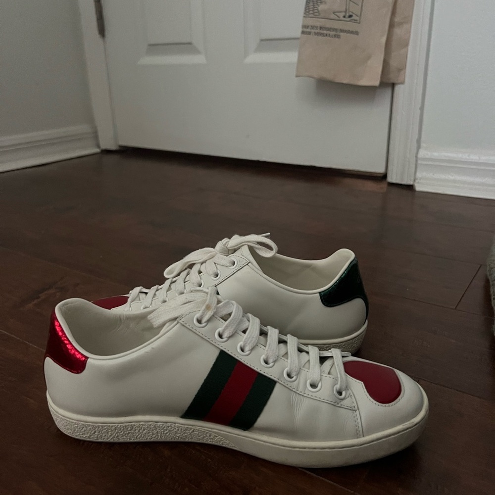 Gucci Ace Sneakers with Embroidered Hearts - Picture 4 of 9